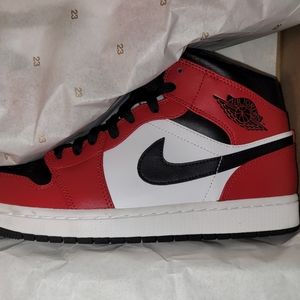 Air Jordan 1 MID